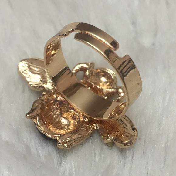 (C3) Bee Ring - Picture 3 of 5